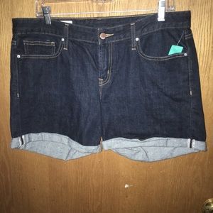 Gap size 32 Real Straight shorts